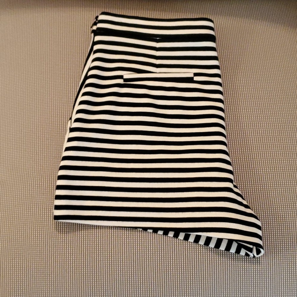 NWOT TIBI OF NEW YORK SHORTS 2 - Picture 11 of 14